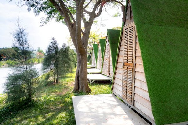 Détente au bord de la rivière dans un camping à Sarlat
