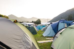 Les sites de camping dans les Landes avec emplacements pour tentes et commodités modernes